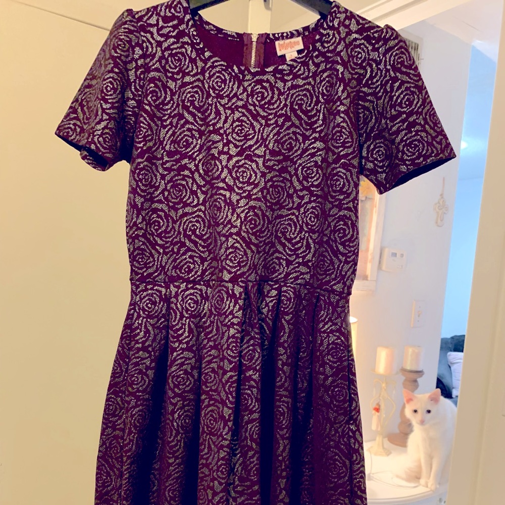 Large dress past knees a little